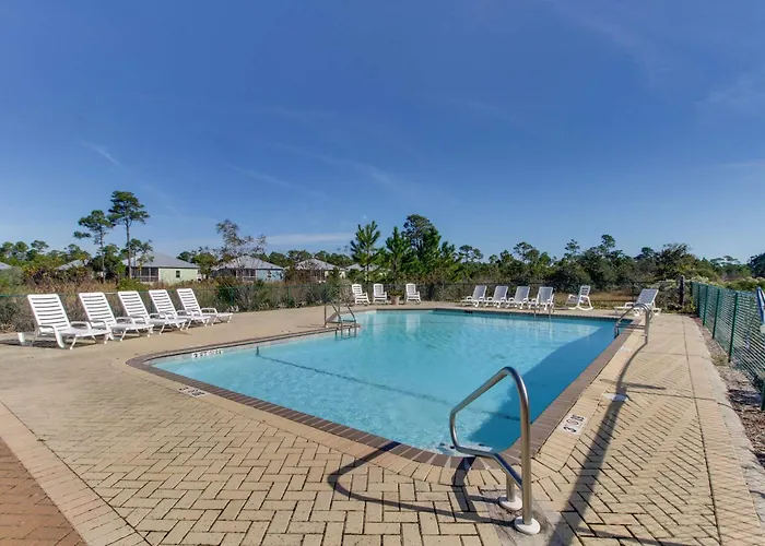 Cozy Getaway With Pool Access Charming Interior & Screened Porch * Gulf Shores