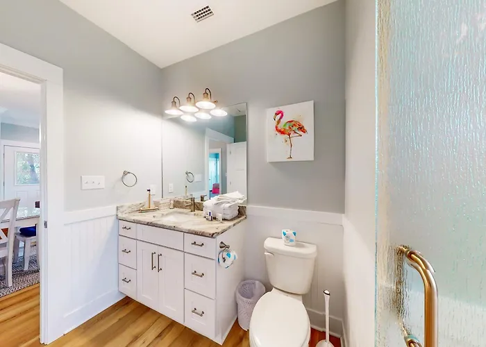 Holiday home Cozy Getaway With Pool Access Charming Interior & Screened Porch