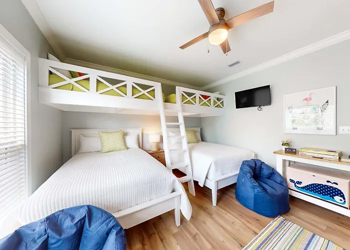 Cozy Getaway With Pool Access Charming Interior & Screened Porch Gulf Shores