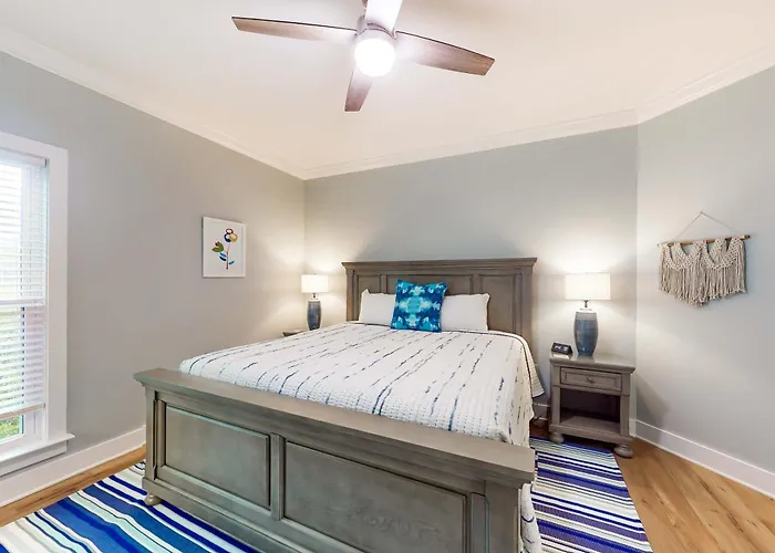 Cozy Getaway With Pool Access Charming Interior & Screened Porch * Gulf Shores