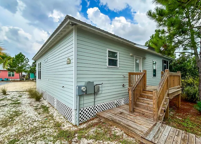 Cozy Getaway With Pool Access Charming Interior & Screened Porch Gulf Shores