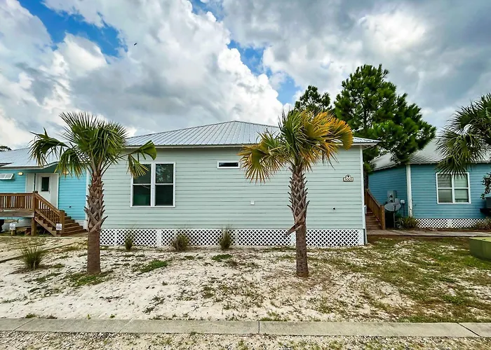 Cozy Getaway With Pool Access Charming Interior & Screened Porch Gulf Shores