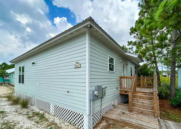 Cozy Getaway With Pool Access Charming Interior & Screened Porch Gulf Shores